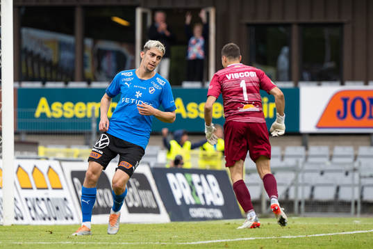 Halmstads Emil Tot Wikström jublar