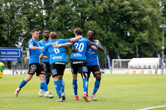 Halmstads spelare jublar