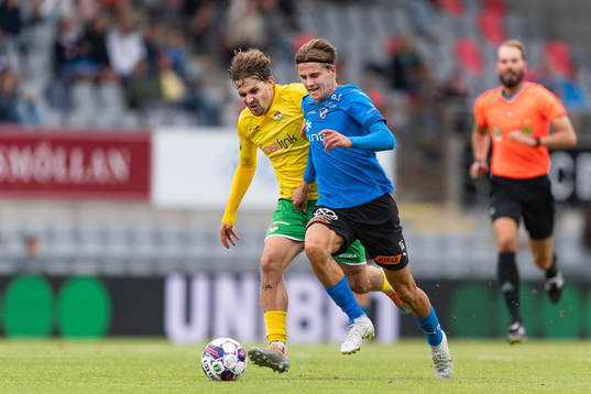 Dalkurds Stefan Wolf och Halmstads Erik Ahlstrand