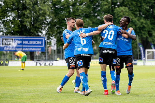 Halmstads spelare jublar