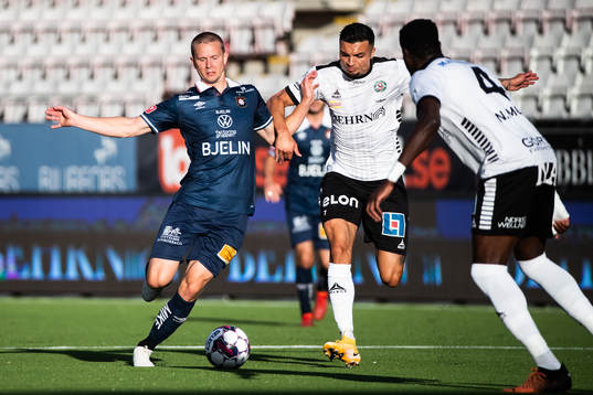 Örgrytes Arvid Brorsson och Örebros Ahmed Yasin