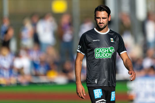 Varbergs Oliver Stanisic före fotbollsmatchen i Allsvenskan mellan Varberg och IFK Göteborg den 8 augusti 2022 i Varberg. 