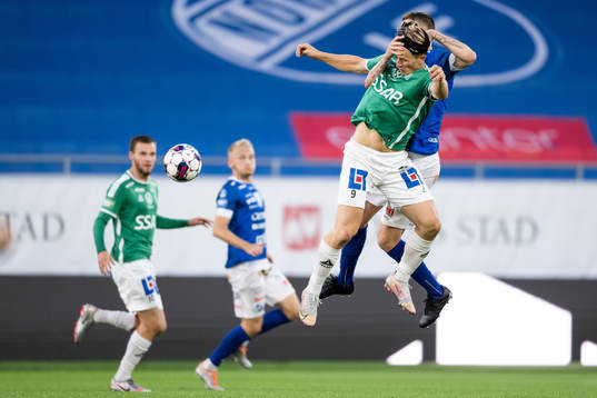 Brages Douglas Karlberg i klamp med Norrbys Ivo Pekalski