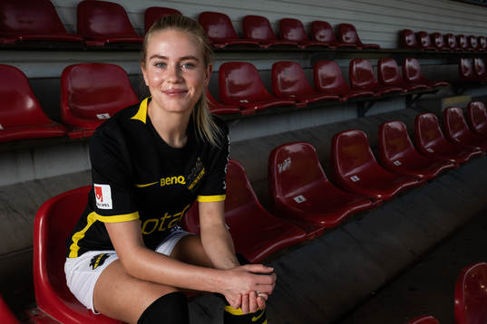 Olivia Lindstedt poserar för ett porträtt