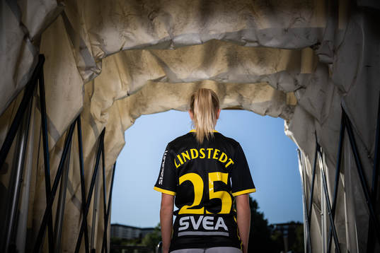 Olivia Lindstedt poserar för ett porträtt