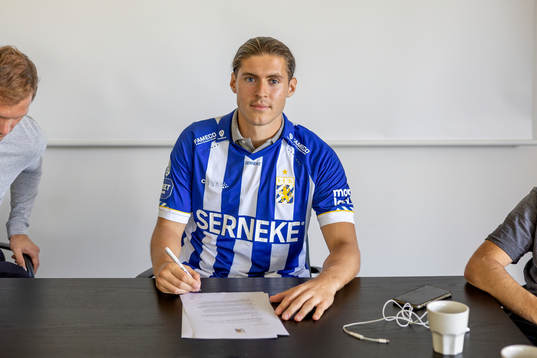  IFK Göteborgs nyförvärv Eman Markovic signerar avtal den 9 augusti 2022 i Göteborg. 