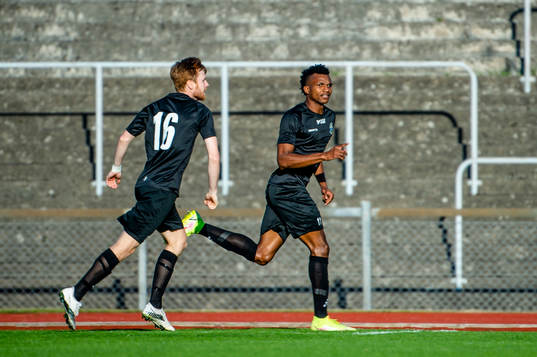 Lunds Abdramane Djitteye jublar efter 0-1 tillsammans med Dennis Olofsson