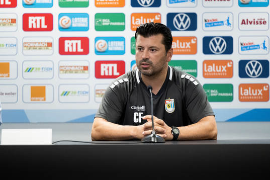 Head coach Carlos Fanguerio of Diddeleng
