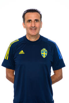 Elias Mineirji, Tränare, poserar för ett porträtt