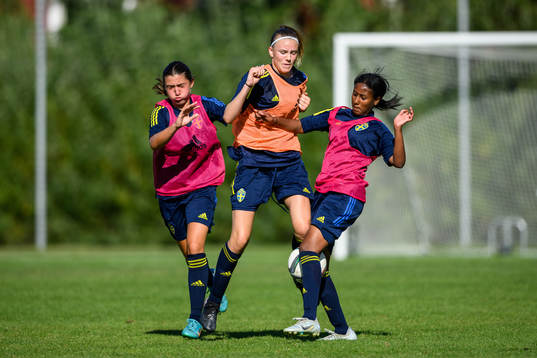 Thea Staffansson, Fabienne Bartholdson och Saron Berhe
