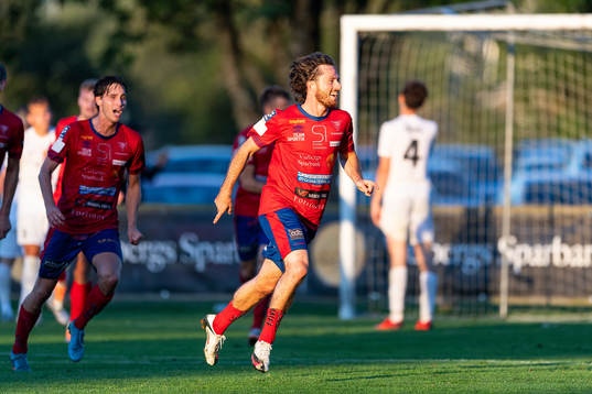 Tvååkers Rasmus Andersson jublar efter 2-1