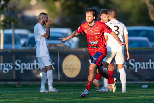 Tvååkers Rasmus Andersson jublar efter 2-1