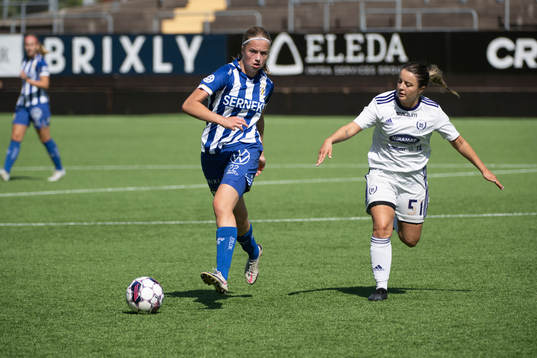 IFK Göteborgs Emma Broddheimer och Lerums Ebba Brandt