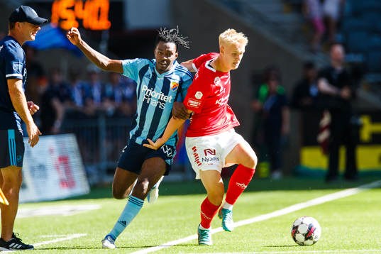 Djurgårdens Joel Asoro och Kalmars Carl Gustafsson