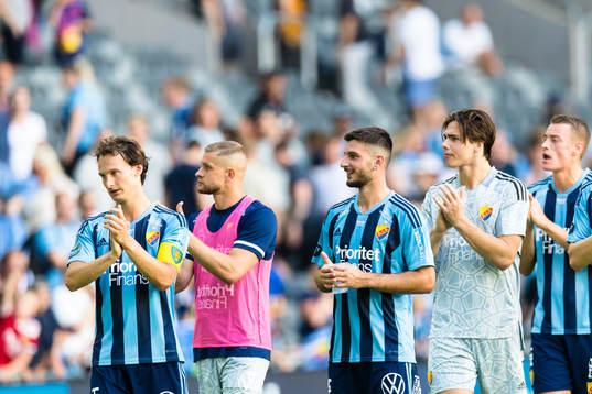 Djurgårdens spelare tackar publiken