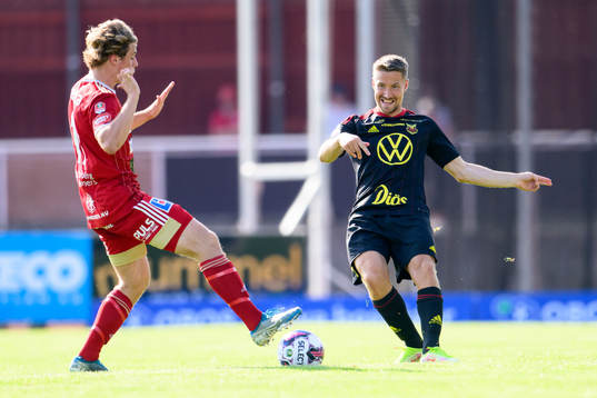 Skövde AIKs Linus Mattsson och Östersunds Erlend Sivertsen