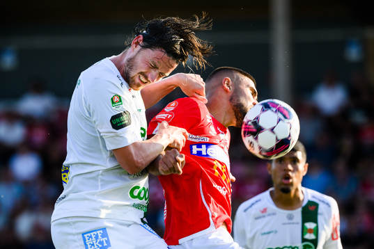 Varbergs Robin Tranberg och Degerfors Christos Gravius