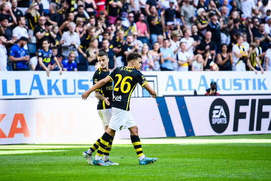 AIKs Vincent Thill och Yasin Ayari jublar efter 1-1