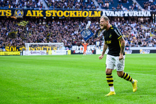 AIKs John Guidetti reagerar efter bortdömt mål