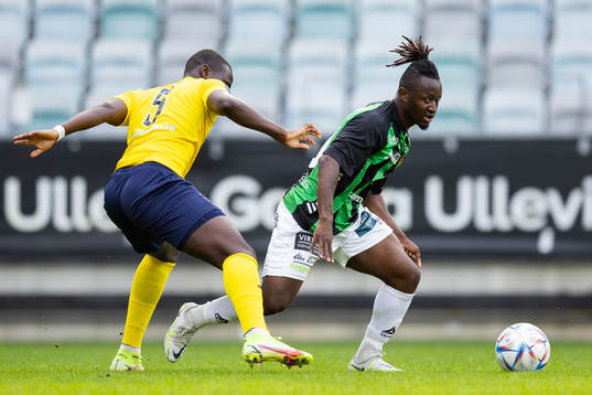 Ljungskiles Sabarr Janneh  och GAIS Michael Kargbo