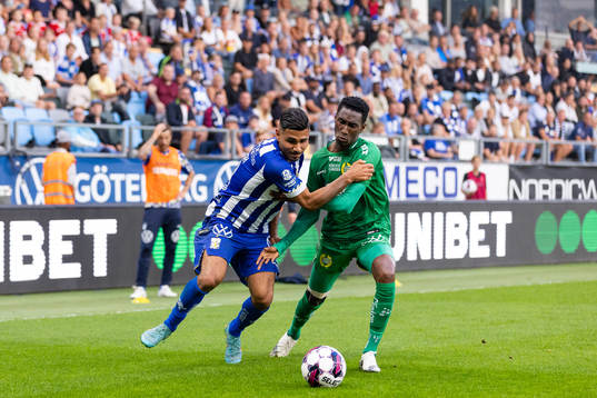 IFK Göteborgs Hosam Aiesh och Hammarbys Bubacarr Trawally