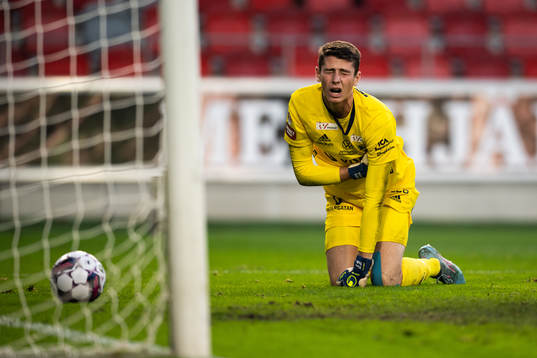 Östers målvakt Victor Stulic har ont