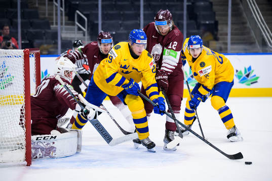 Daniel Torgersson och Liam Öhgren against goaltender Bruno