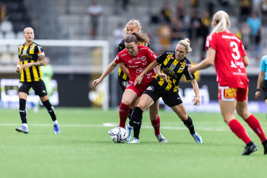 Örebros Maja Regnås Valcic och Häckens Elin Rubensson