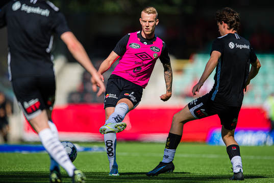Hördur Ingi Gunnarsson of Sogndal warms up ahead of the OBOS-ligaen match between Sogndal and Brann on August 20, 2022 in Sogndal.