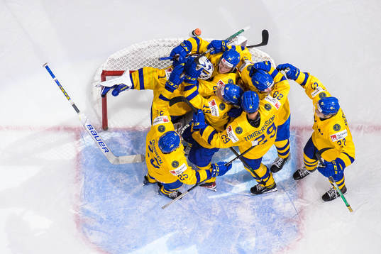 Bla gjennom flere bilder av Juniorkronorna