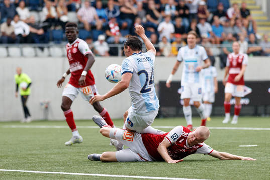 Sandvikens Lukas Hiltunen och Gefles Pontus Jonsson