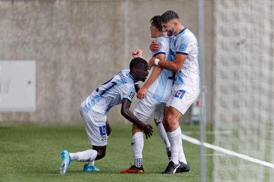 Gefles, Tshutshu Tshakasua Wa Tshakasua, Antonio Yakoub och Cihan Sener jublar efter 2-1 av Antonio Yakoub