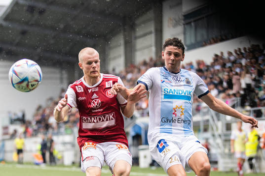 Sandvikens Lukas Hiltunen och Gefles Pontus Jonsson