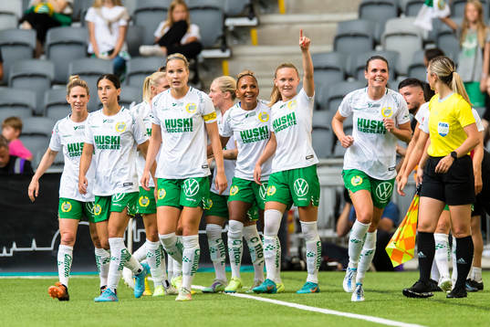 Hammarbys Madelen Janogy (m) gör 3-0 och jublar med