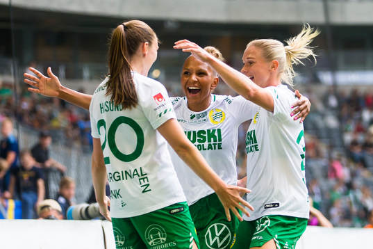 Hammarbys Vilde Hasund gör 1-0 och gratuleras av Madelen