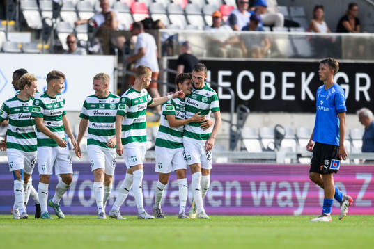 Västerås SKs Viktor Granath (h) jublar med lagkamrater