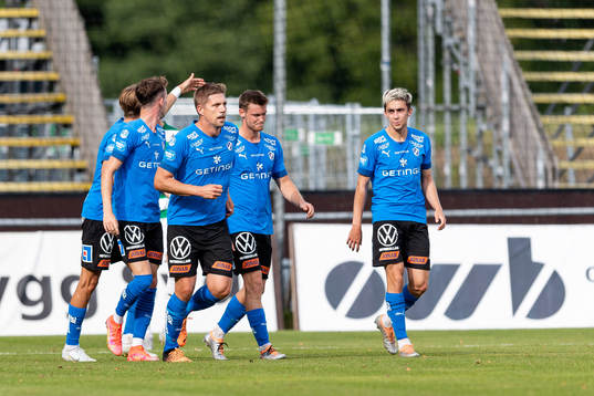 Halmstads Mikael Boman jublar med laget