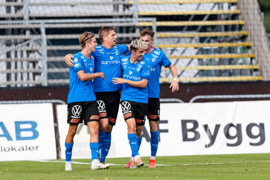 Halmstads Mikael Boman jublar med laget