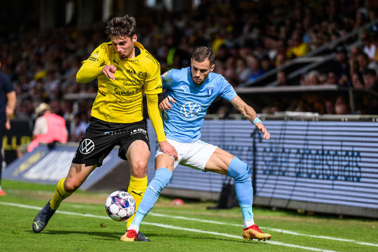 Mjällbys Noah Eile och Malmö FFs Veljko Birmancevic
