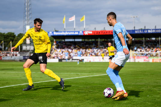 Mjällbys Noah Eile och Malmö FFs Veljko Birmancevic