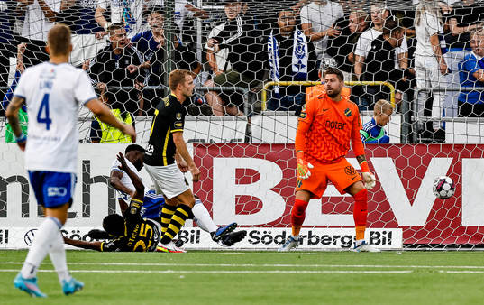 s målvakt Kristoffer Nordfeldt  under fotbollsmatchen i Allsvenskan mellan IFK Norrköping och AIK den 21 augusti 2022 i Norrköping. 