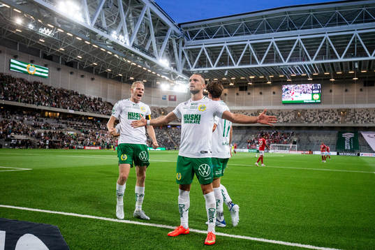 Hammarbys Gustav Ludwigson och David Concha Salas jublar efter 3-1 av Veton Berisha