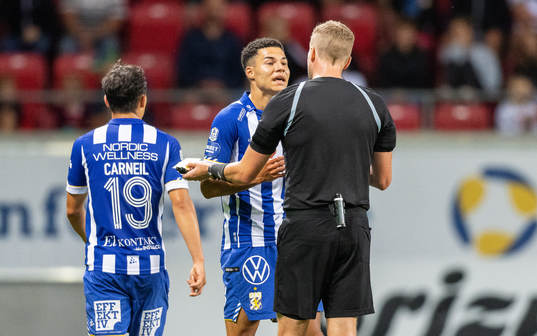 Domare Glenn Nyberg varnar IFK Göteborgs Alexander Jallow