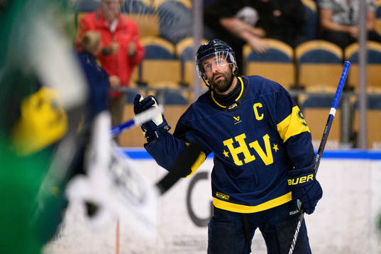 HV71s Taylor Matson jublar