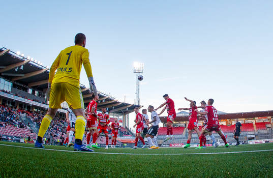 s målvakt Markus Fröjd och Örebros Ahmed Yasin
