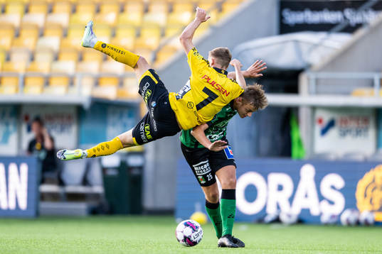 Elfsborgs Jacob Ondrejka och Varbergs Elias Ivarsson