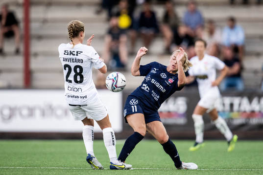 Häckens Anna Anvegård och FC Rosengårds Mimmi Larsson