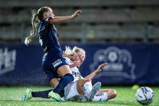 FC Rosengårds Ria Noora Minerva Öling och Häckens Molly Johansson