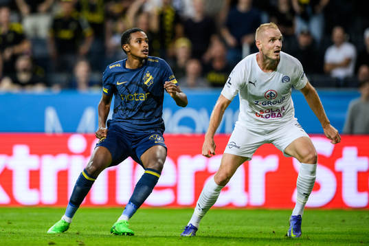 Amar Abdirahman Ahmed Fatah of AIK and Vlastimil Danícek of Slovacko