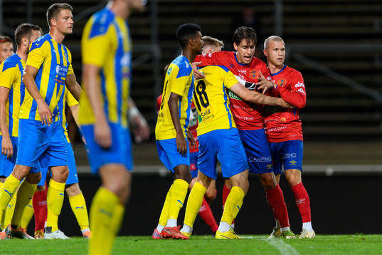 Eskilsminnes Hampus Stoltz och Varbergs GIFs Jesper Åberg